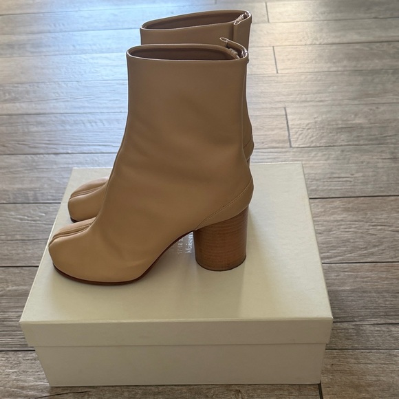Maison Margiela Tan Tabi Boots - Picture 2 of 5